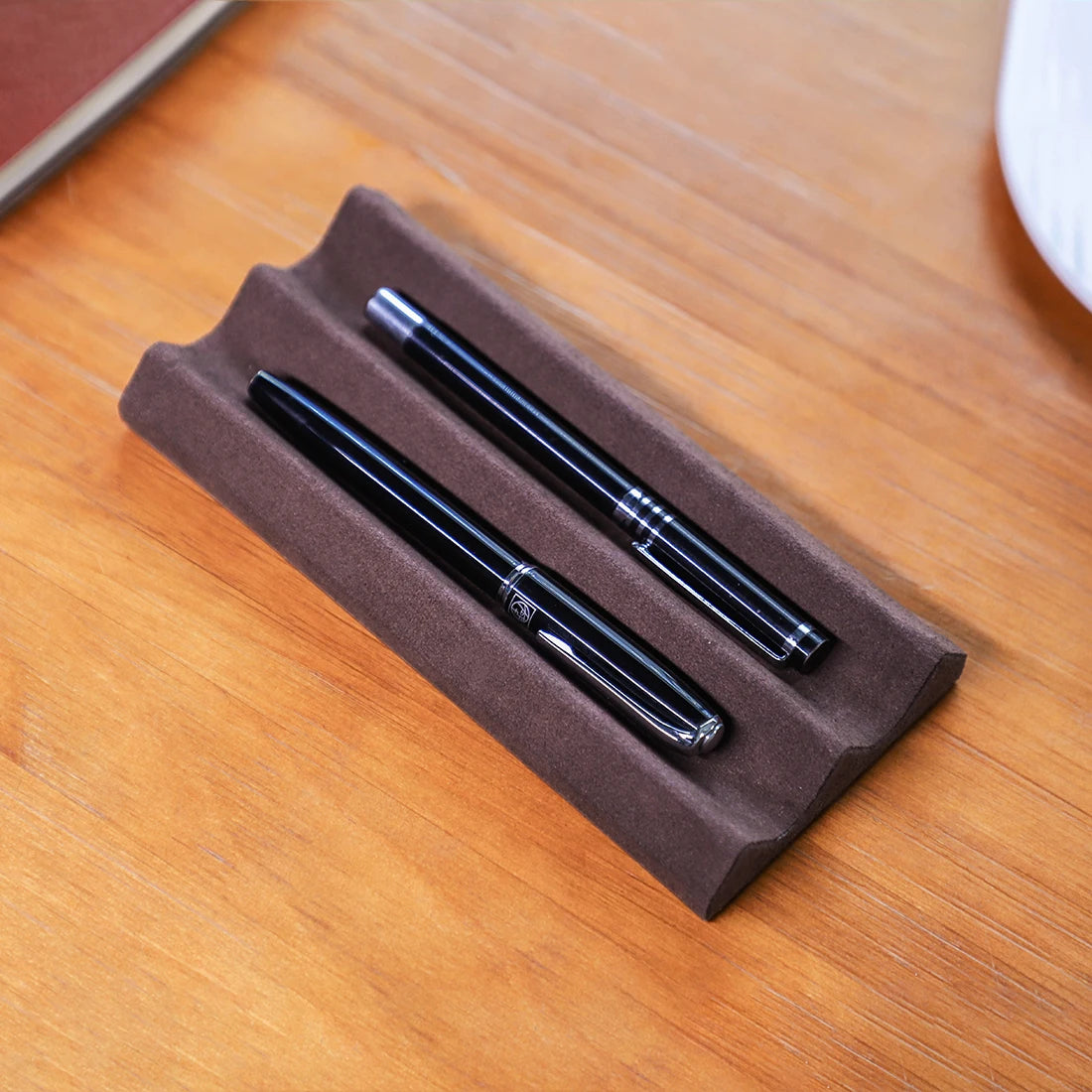 Contact's Family Luxury Leather Pen Tray 1/2/3 Slots Pens Holder Display Pen Stand Microfiber Desktop Organizer Home Office Use